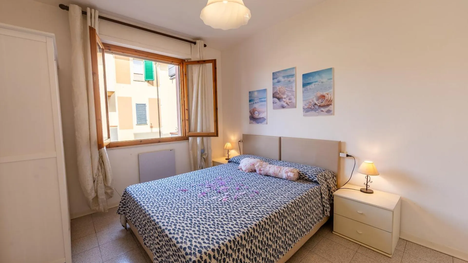 Lovely Apartment With Terrace Porto Azzurro Włochy